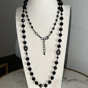 Elegant necklace black glass faceted graduated beads silver lobster claw 20.5”